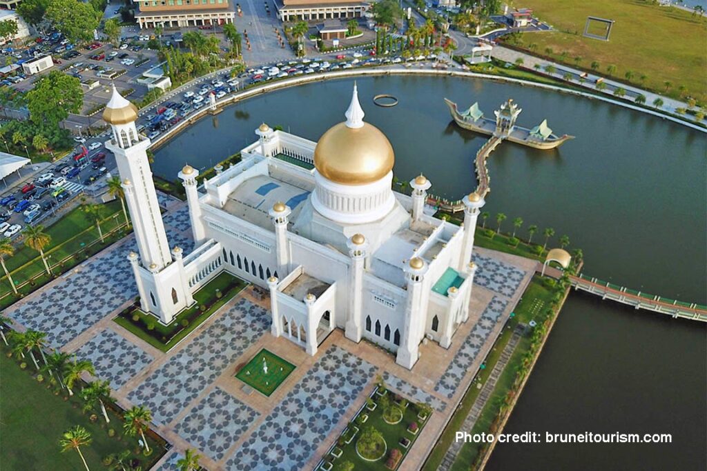 Borneo Holidays-Omar-Ali-Saifuddien-Mosque Brunei Darussalam with Paradesa Borneo