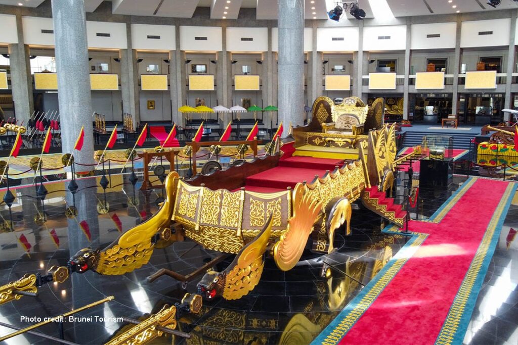 Borneo Holidays-The-Royal-Regalia-Museum with Paradesa Borneo